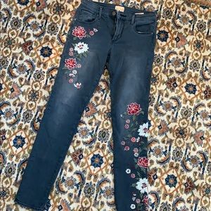 Driftwood floral embroidered size 25 grey jeans